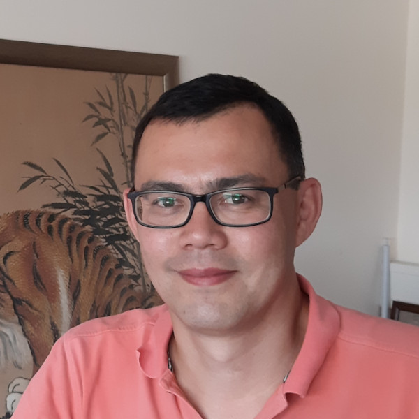 Alexander Pak, założyciel i realizacja zamówień