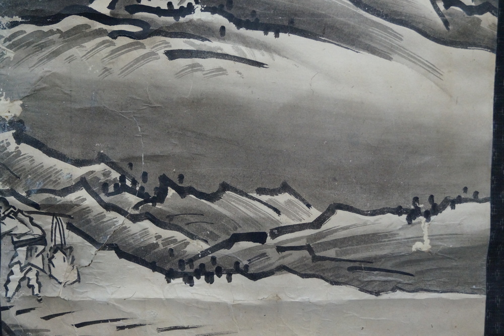 Dos arboles nudosos primer plano del paisaje montañoso de fondo primer plano del paisaje