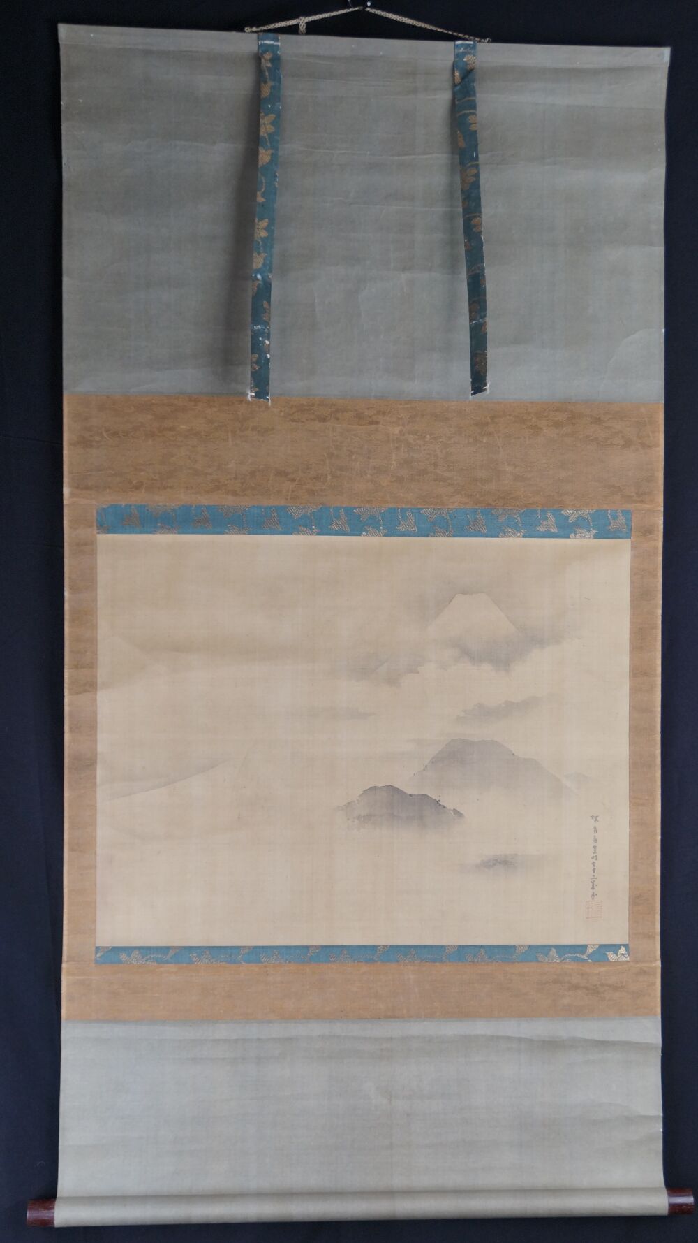Kakemono Fuji in cloud-shrouded heights by Tansenzai Keimei in full mounted view
