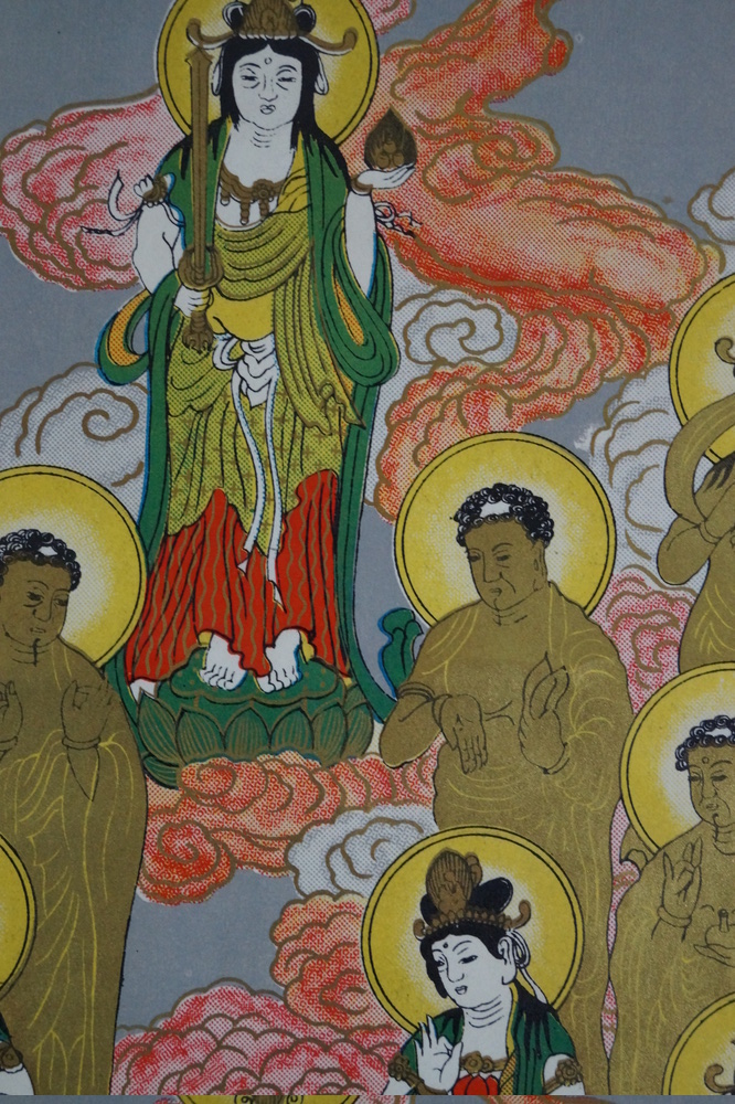 Los 13 budas primer plano de la figura superior de Kannon con aureola de llamas motivo primer plano