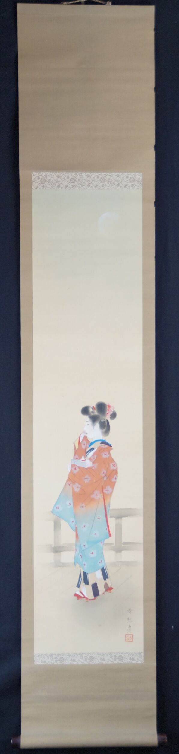 Kakemono Beauty in Kimono by Saeki Shunko in full framed view