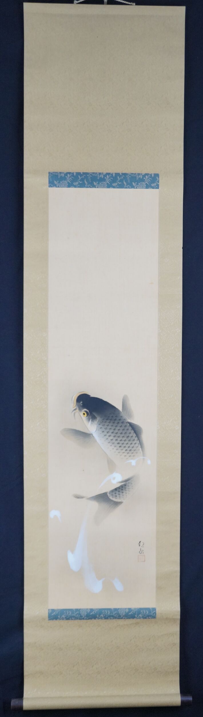 Kakemono «Carpa che risale la corrente» di Shida Kansui in vista completa incorniciata