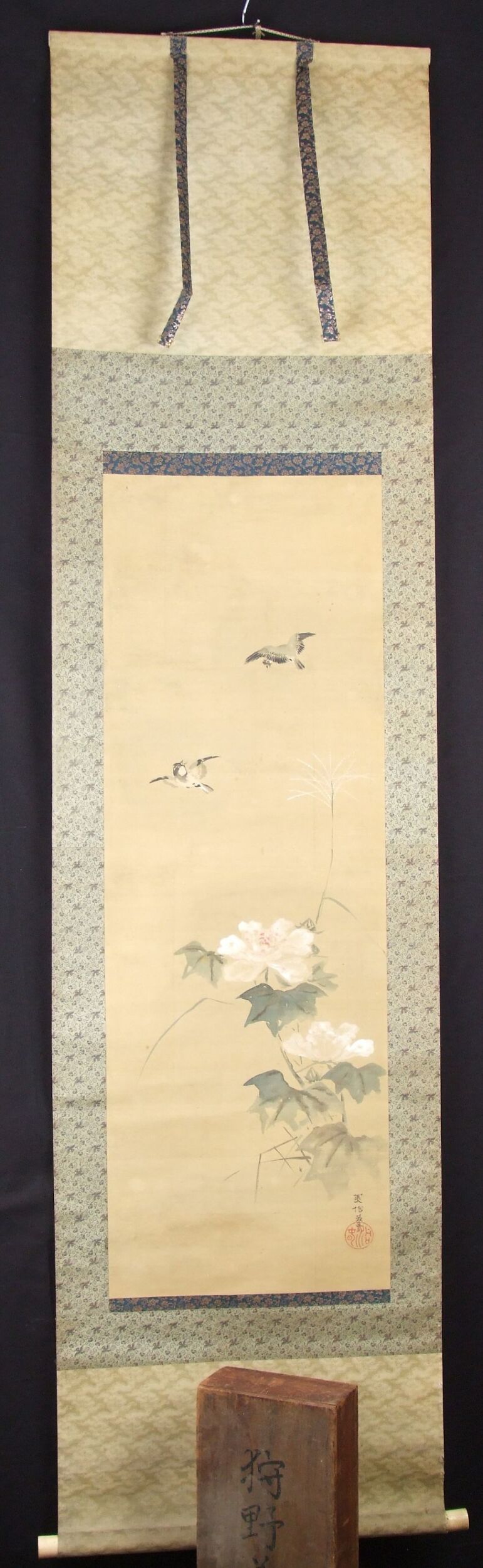 Kakemono Voegel und Pfingstrosen von Kano Toshun Yoshinobu in voller gerahmter Ansicht