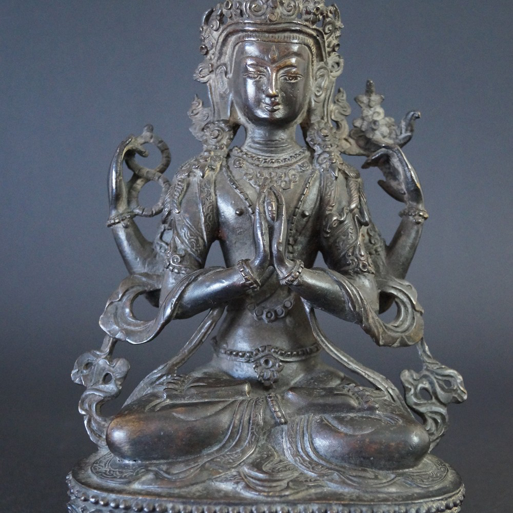 Nepalska figura Buddy z brązu podgląd zbliżenia motywu