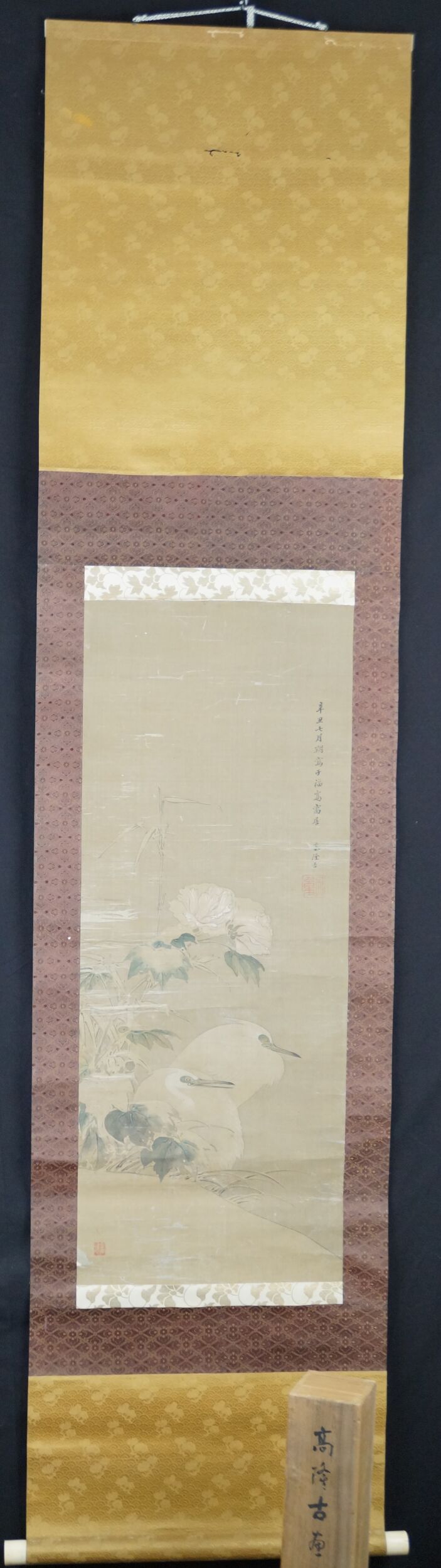Kakemono Airone nello splendore silenzioso delle peonie di Takaku Ryuko in vista completa incorniciata con scatola di conservazione