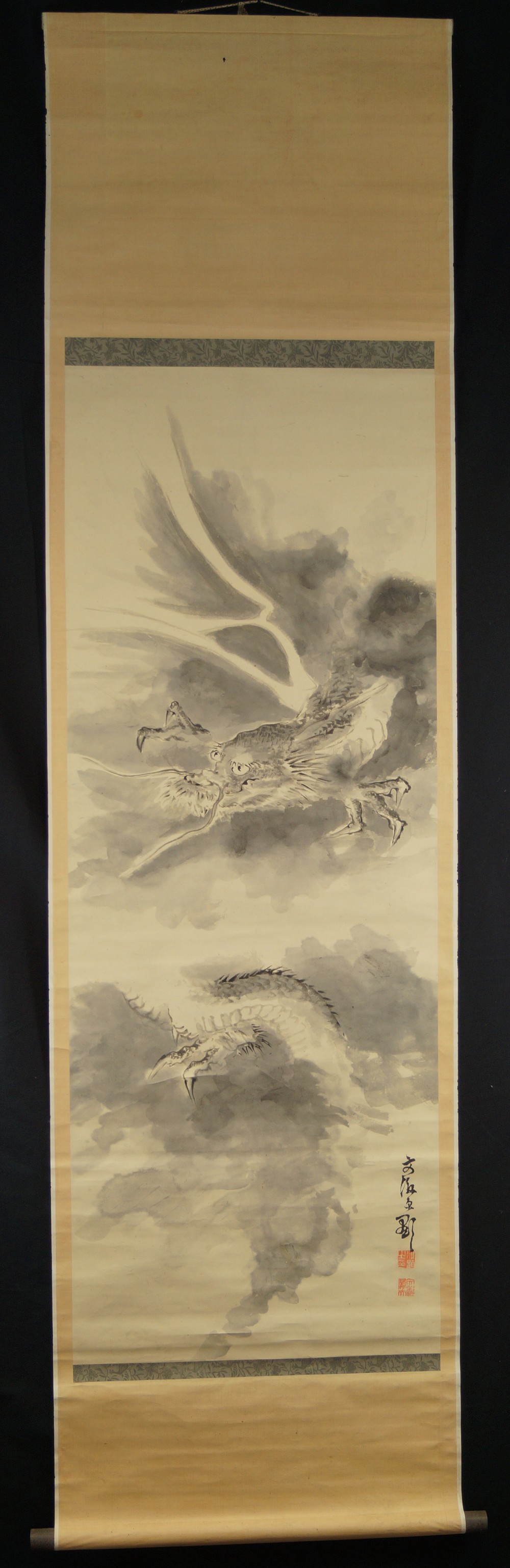 Kakemono Dragon dans les nuages par Bunkai vue d'ensemble du rouleau suspendu