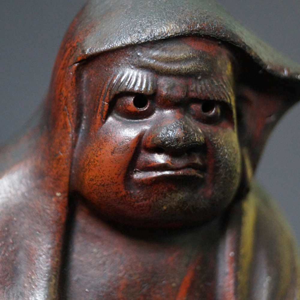 Bodhidharma Daruma figura z ceramiki z Bizen motyw zbliżenie podgląd
