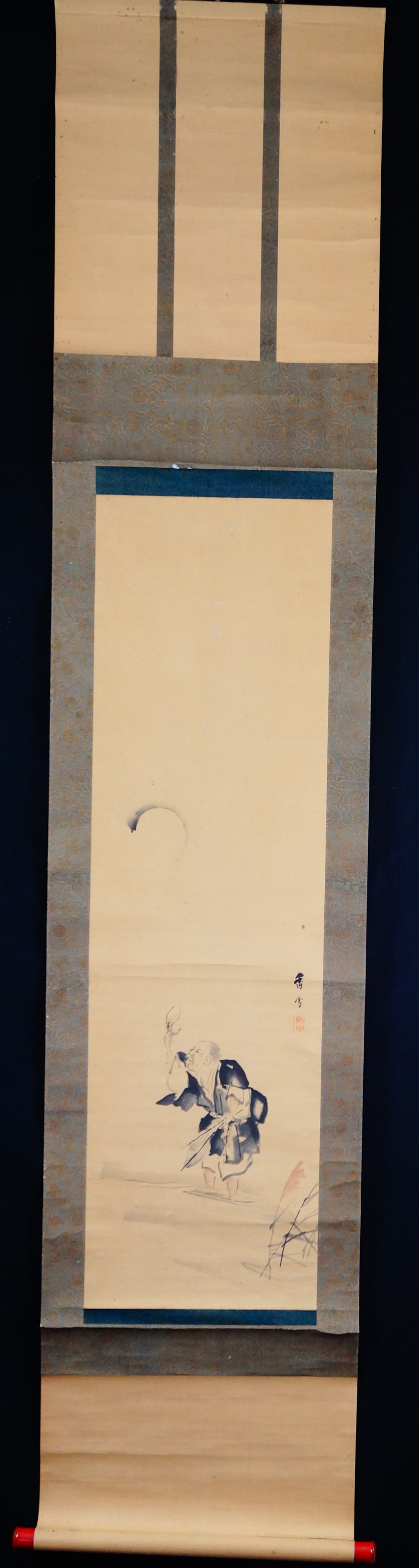 Overall view of the hanging scroll with a monk catching shrimp by Yamauchi Kosetsu, hung with hanging cord