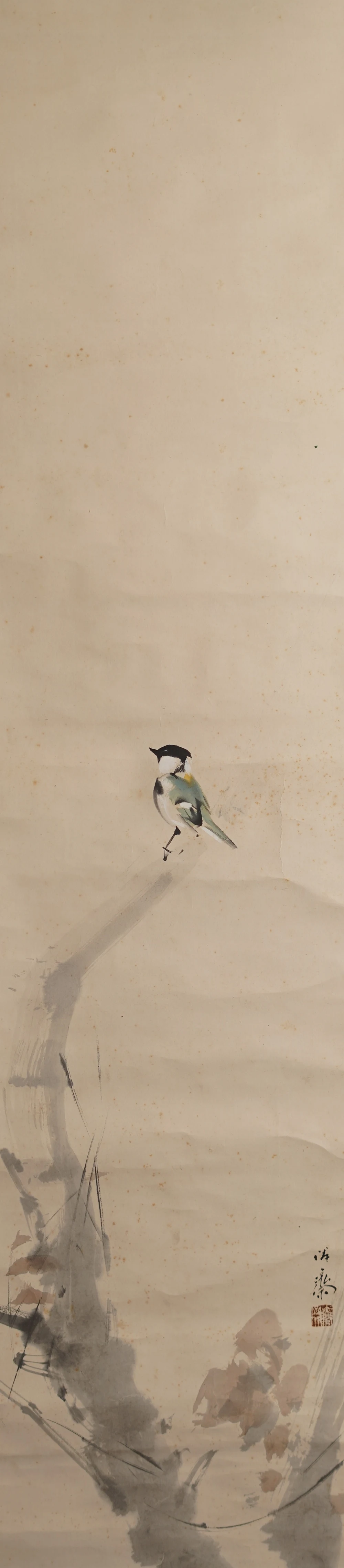 Motif complet avec la mésange charbonnière, le tronc et les feuilles d'automne, sans monture
