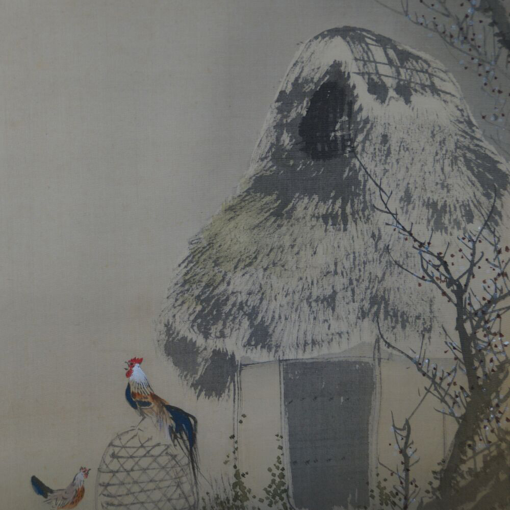 Motivo completo del kakemono gallo e fiori di susino con gallo e gallina davanti a una capanna di paglia innevata, senza montaggio