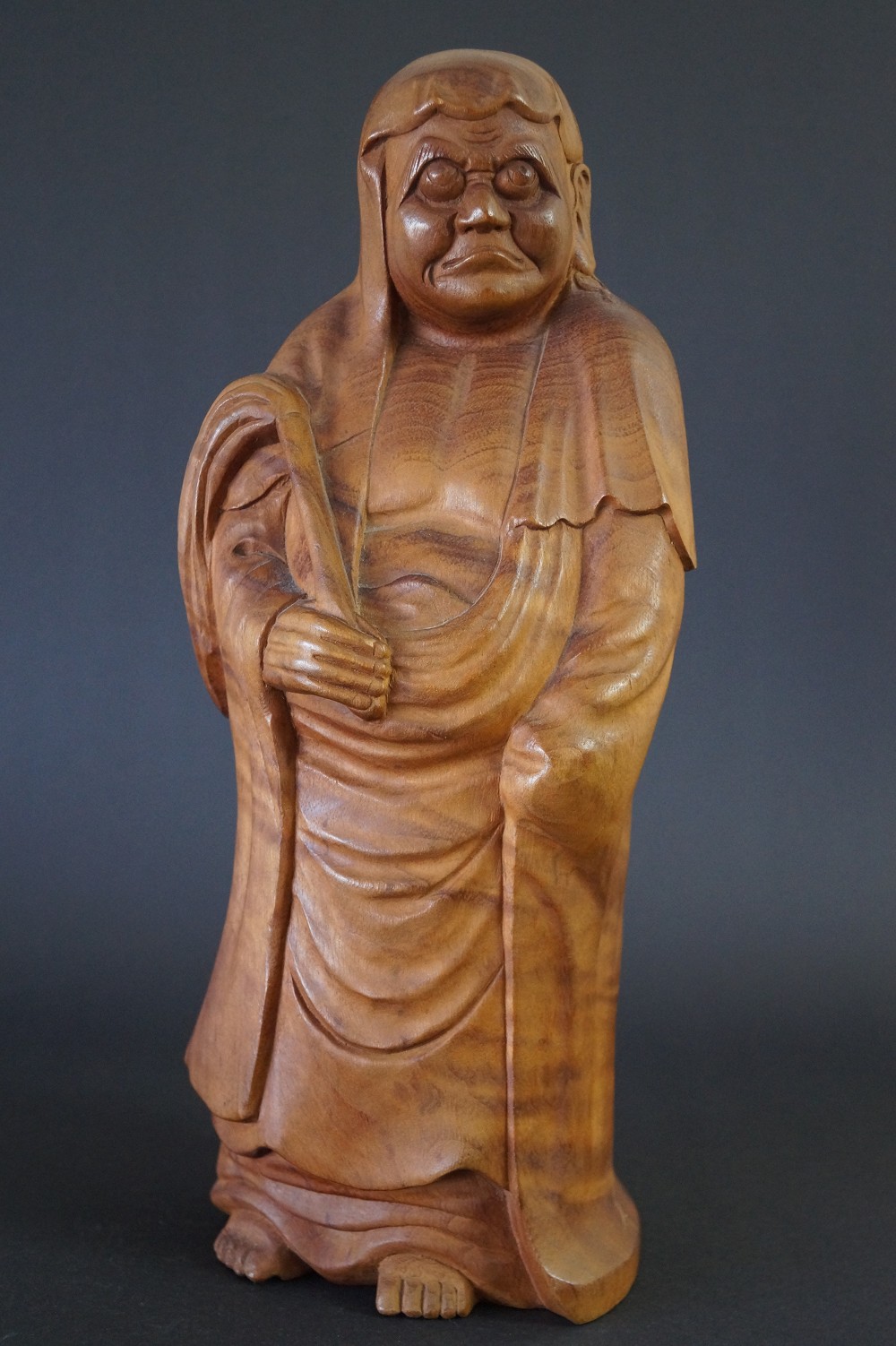 Bodhidharma Holzfigur Frontalansicht 3