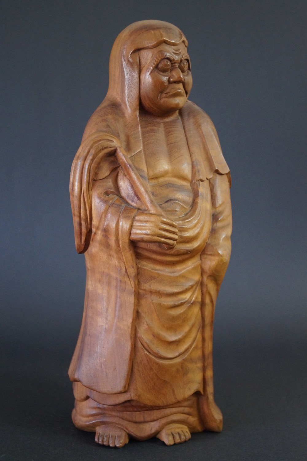 Bodhidharma Holzfigur Frontalansicht 2