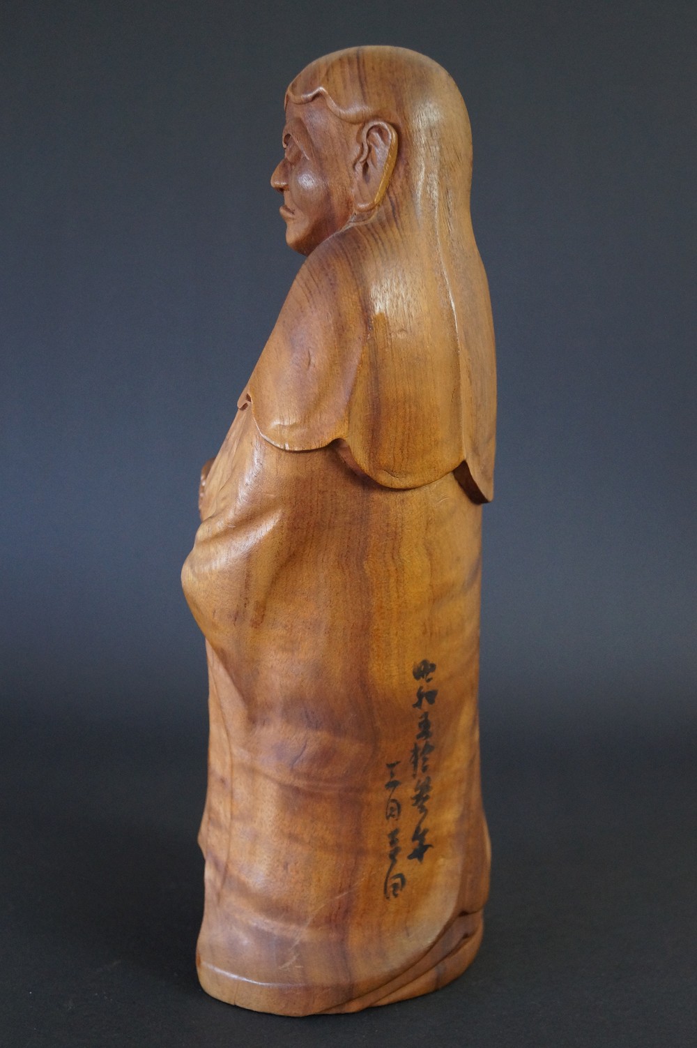 Bodhidharma Holzfigur Seitenansicht 1